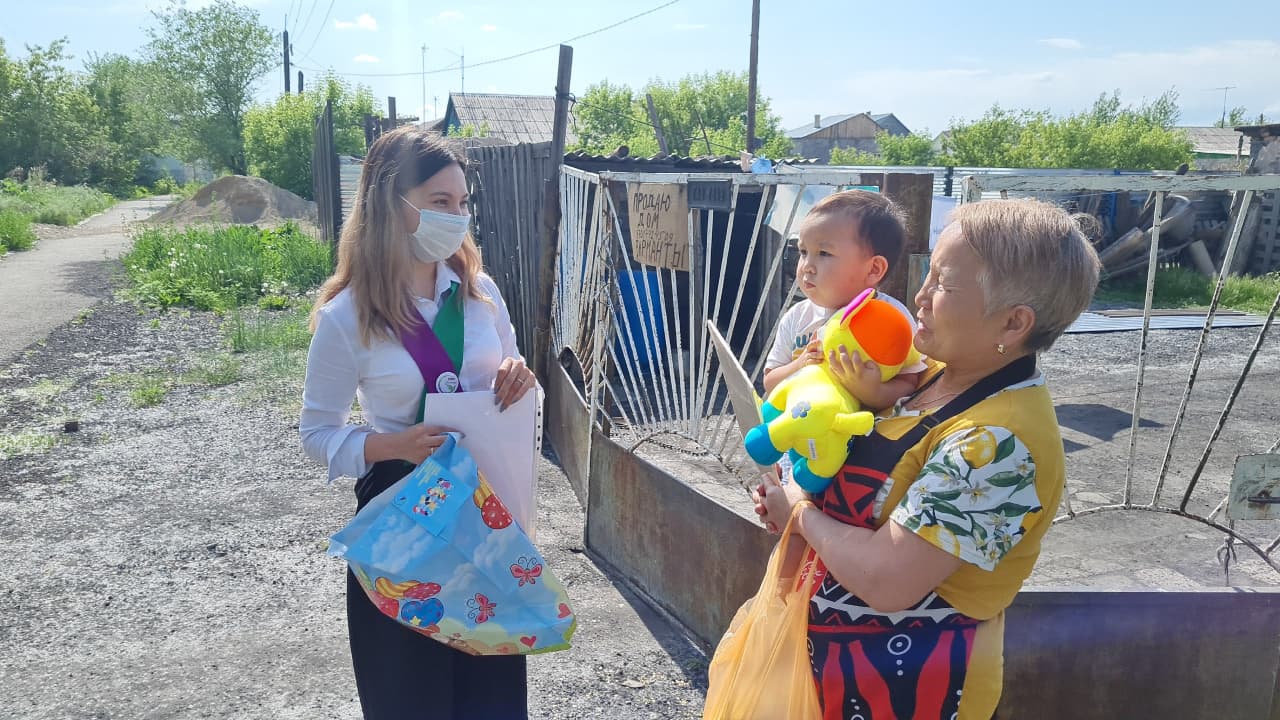 Поздравили детей с 1 июня!